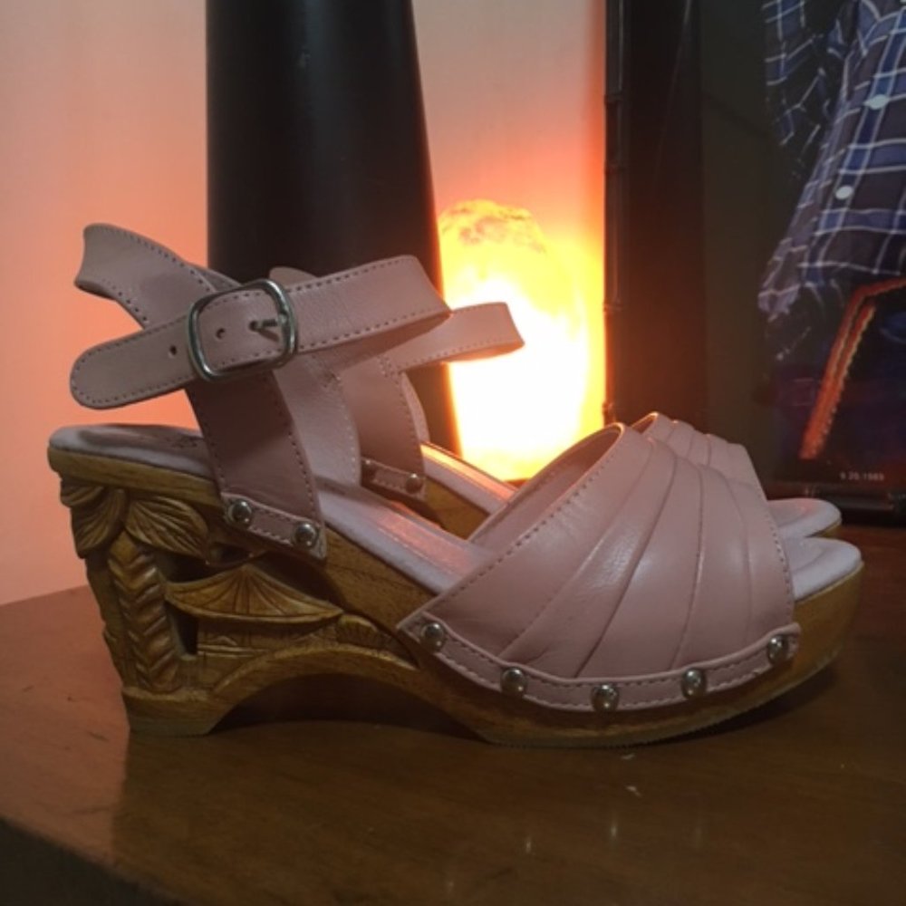 Lucky Lou - wood carved heels - NEW - sz 6 RRP - $135